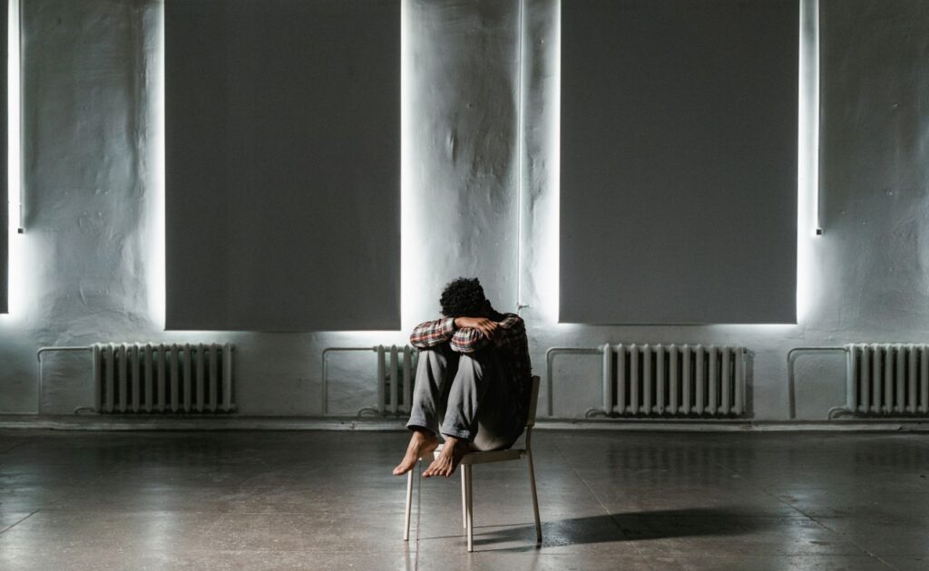 Ansia sociale: quando la paura del giudizio limita la libertà di essere sé stessi